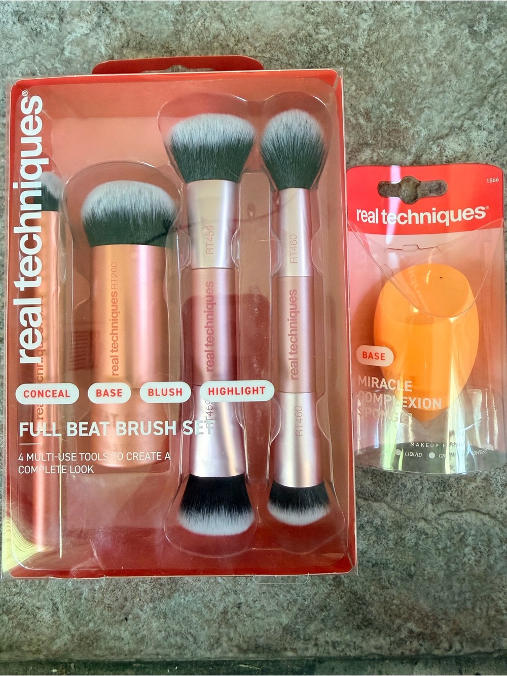 Real Techniques Full Beat Brush Set with Miracle Complexion Sponge